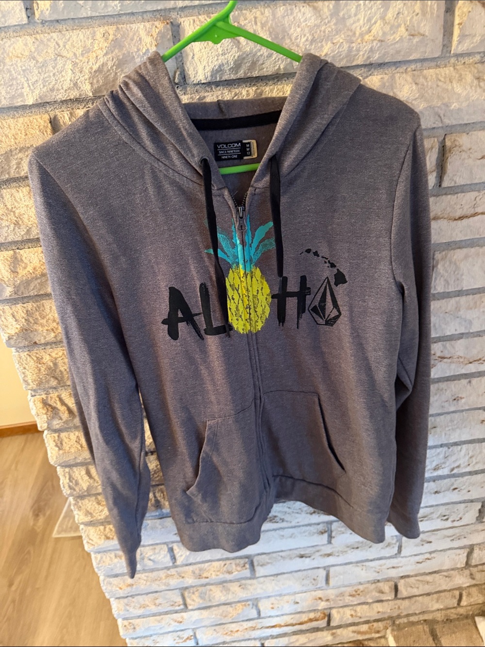 Volcom Gray Hoodie with Yellow & Teal Pineapple Graphic Aloha Sz medium